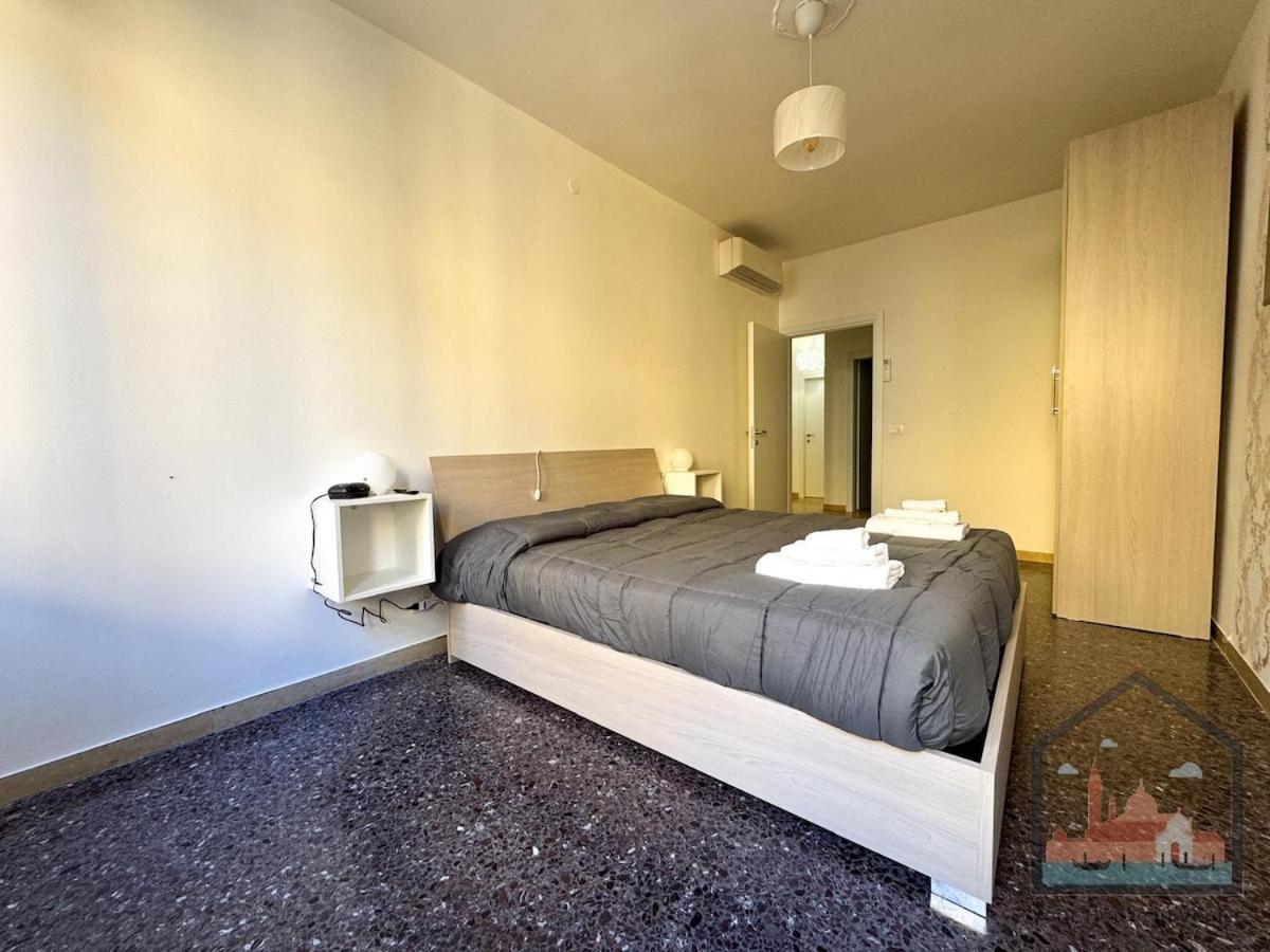 Accademia With Gym In Center Apartment